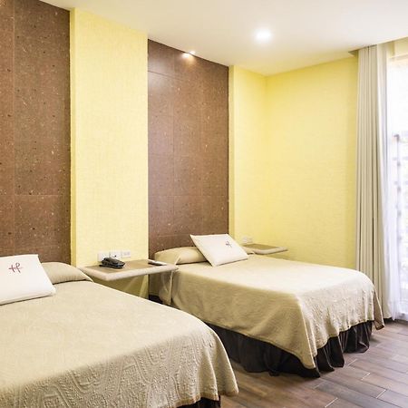 Hotel Fenix ทาปาชูลา ภายนอก รูปภาพ